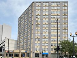 featured image of 6415 N Sheridan Rd #501