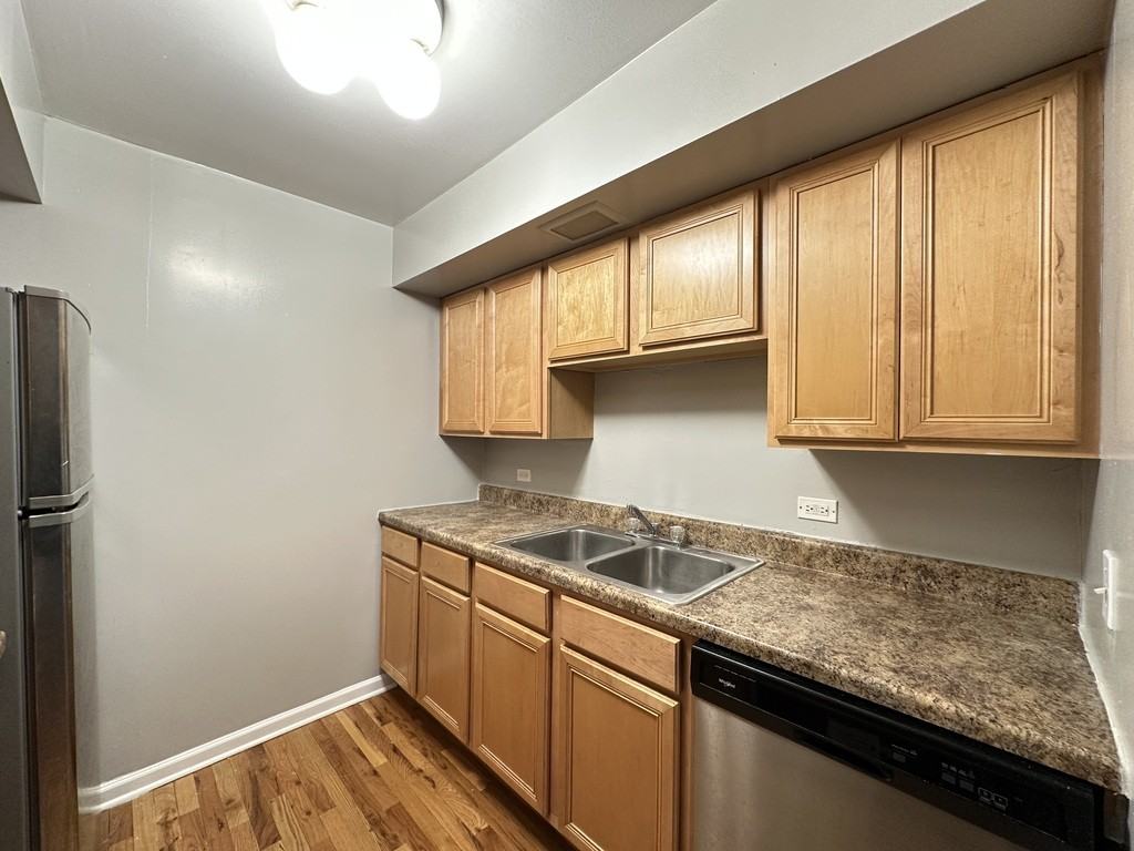6415 N Sheridan Rd #501 - Photo 4 of 21