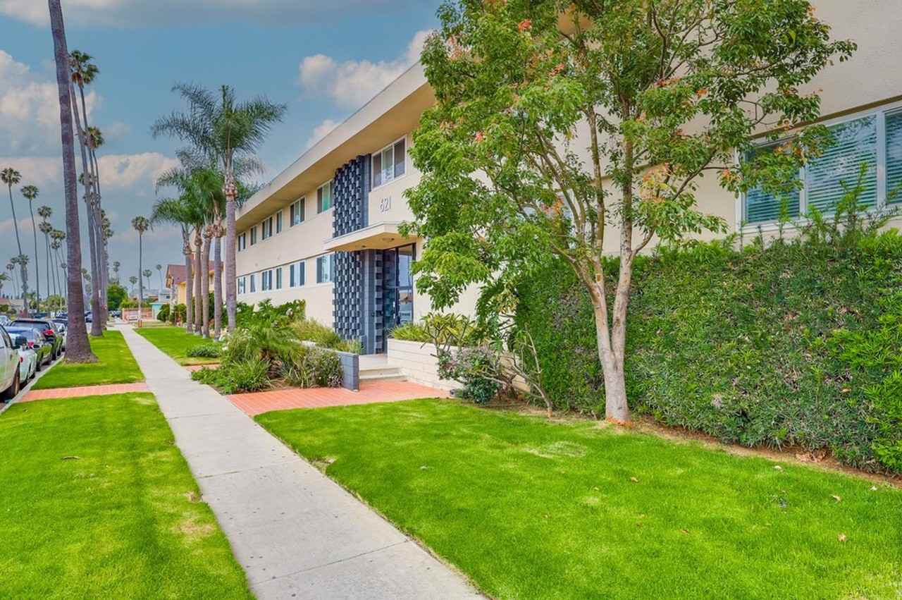 Apartment Complex Near SoFi Stadium with Pool, BBQ Area, Gym and Parking. - Photo 2 of 7