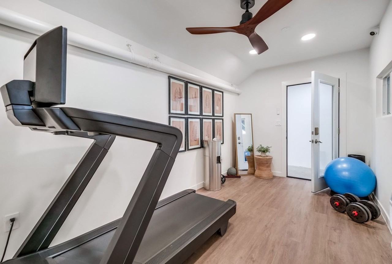 Premier Apartment Complex Near Hollywood Park with Pool, Gym and Covered Parking! - Photo 5 of 8