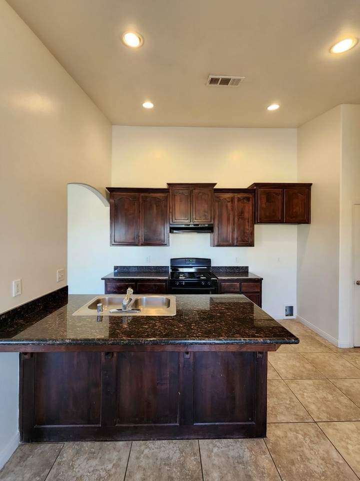 7641 Walpole Ave #B - Photo 6 of 21