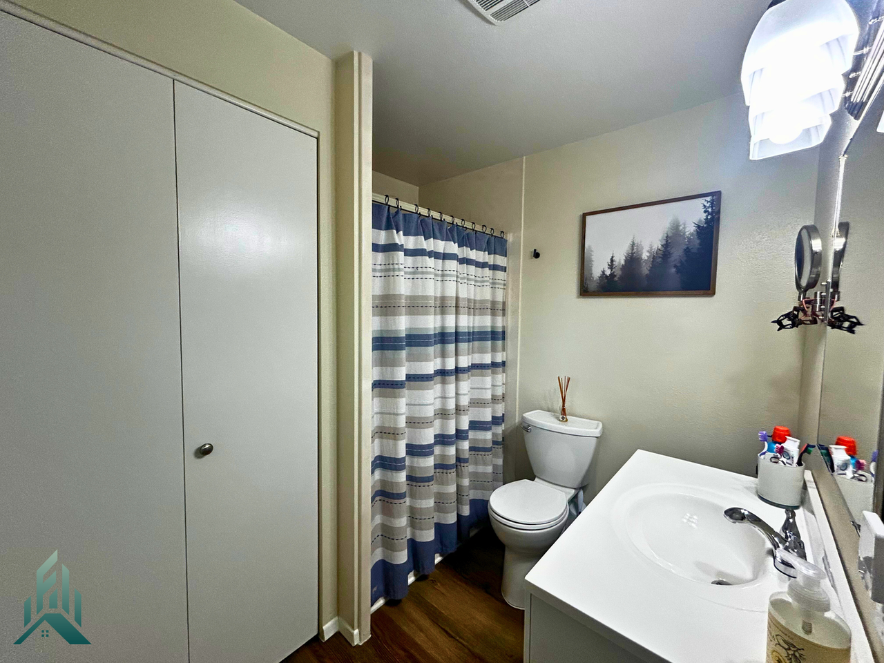 2548 Newton St - Photo 3 of 26