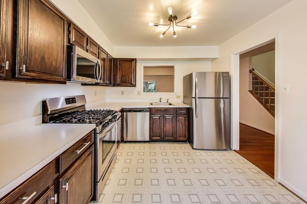 10726 Pine Haven Ter - Photo 2 of 37