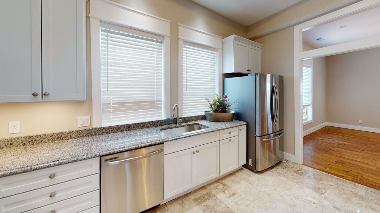 1614 Forest Ave - Photo 4 of 19