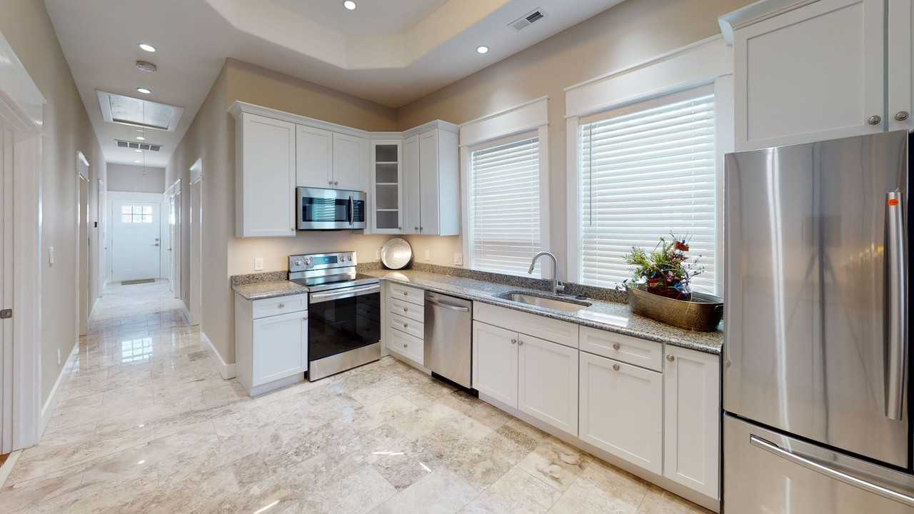 1614 Forest Ave - Photo 2 of 19