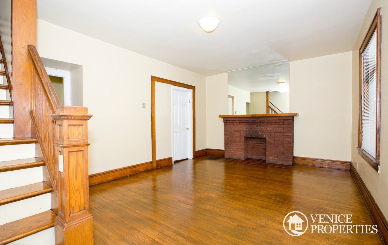 103 W Norwich Ave - Photo 3 of 19