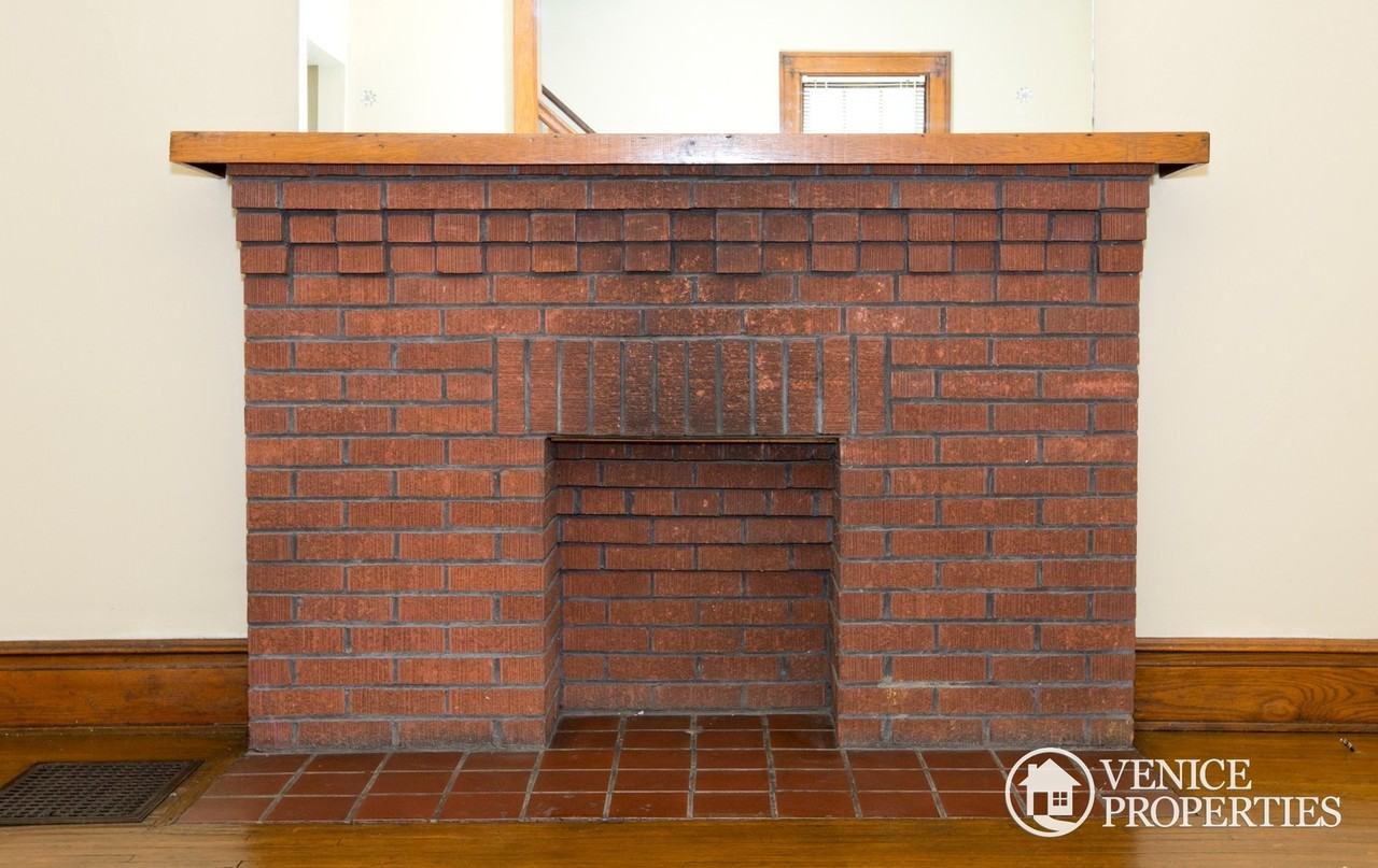103 W Norwich Ave - Photo 4 of 19