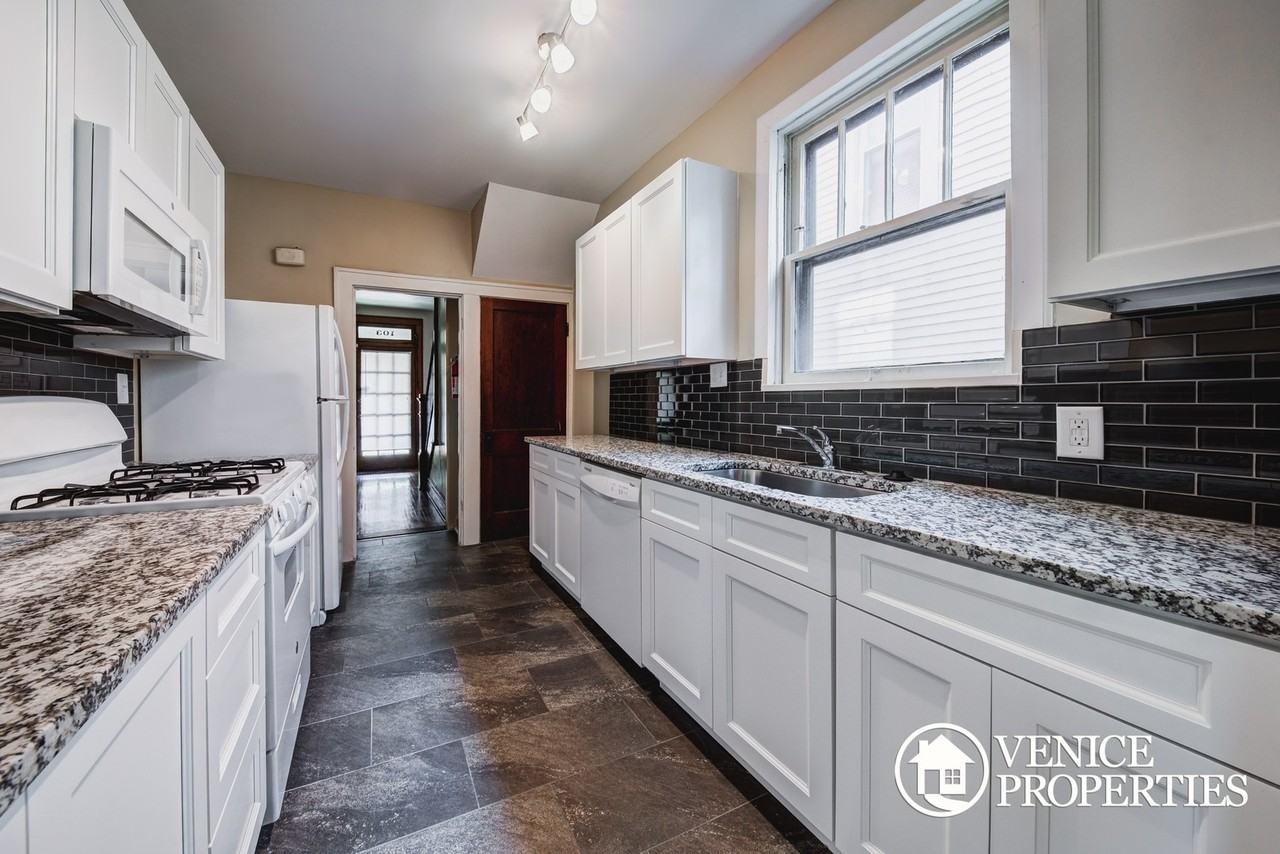 103 W Norwich Ave - Photo 5 of 19