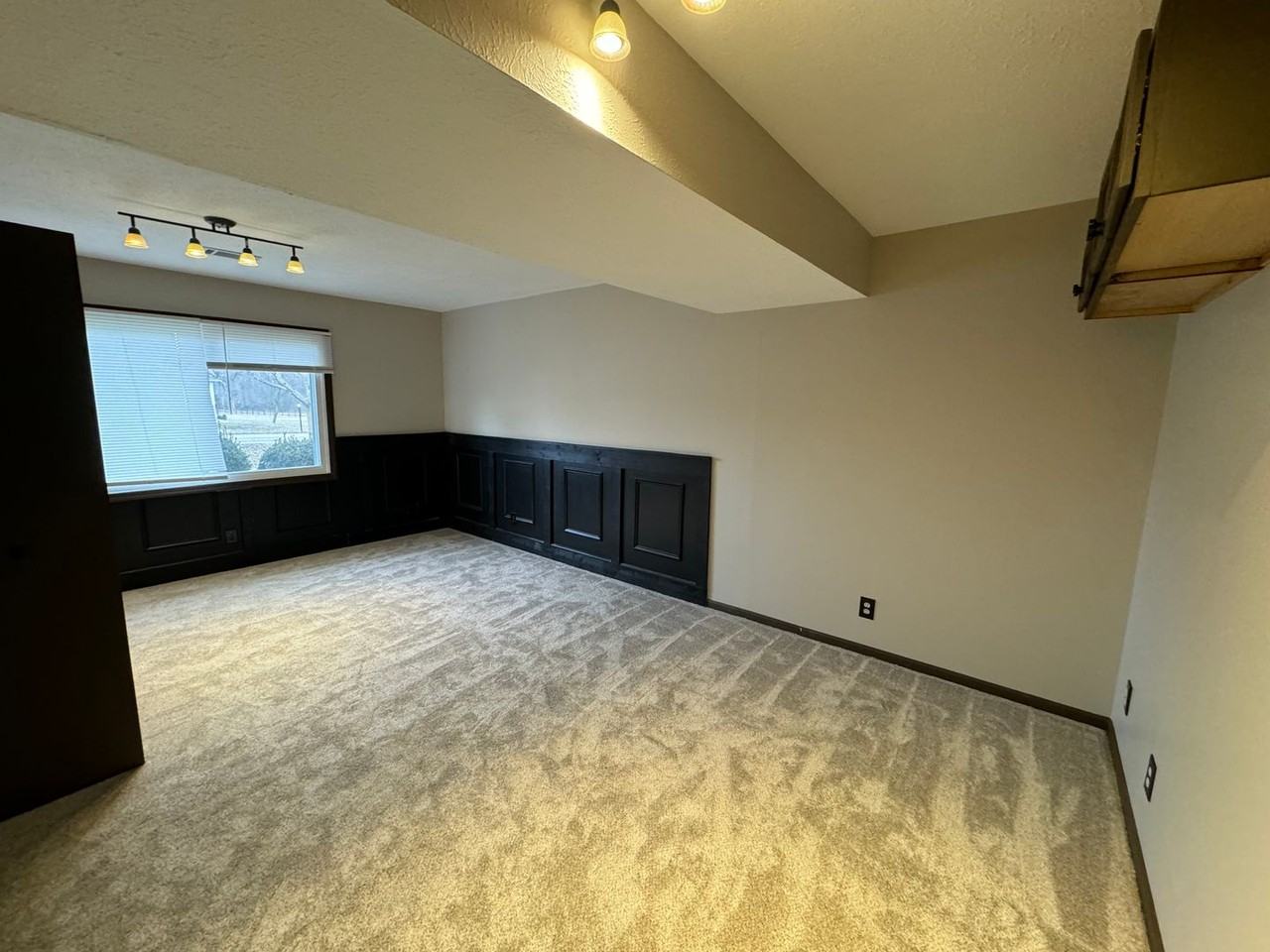 1438 Frank Dr - Photo 2 of 11