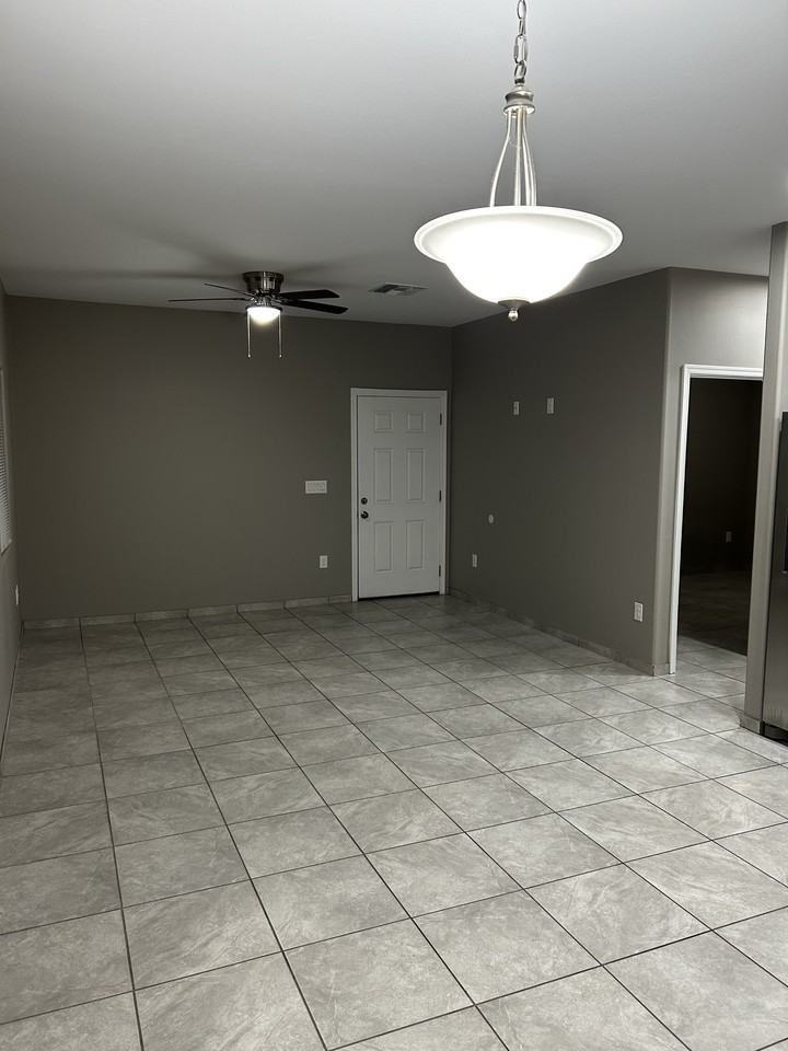 1009 E 36th St #1 - Photo 3 of 17