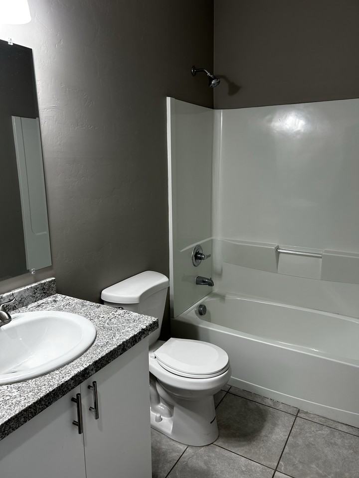 1009 E 36th St #1 - Photo 5 of 17