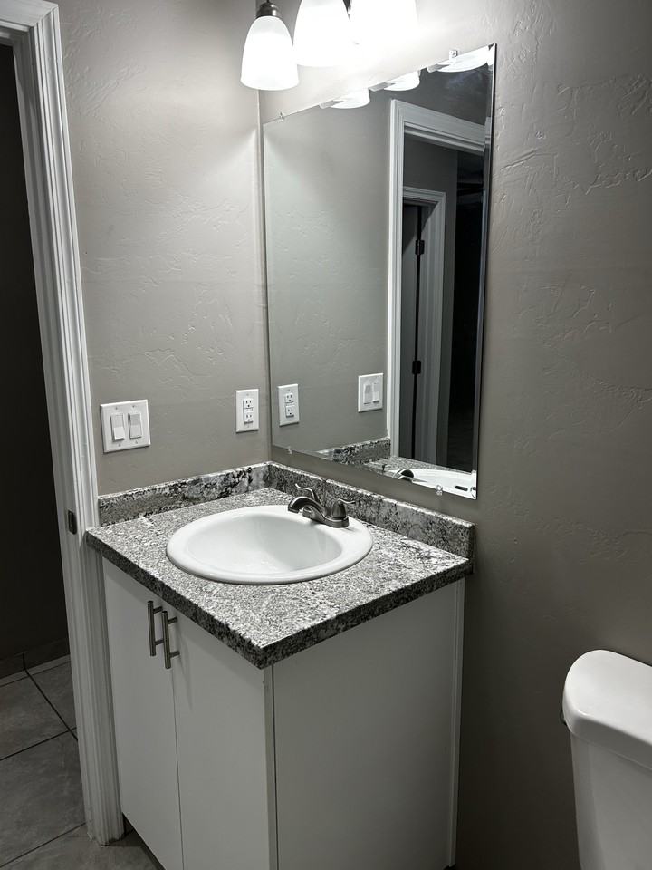 1009 E 36th St #1 - Photo 6 of 17