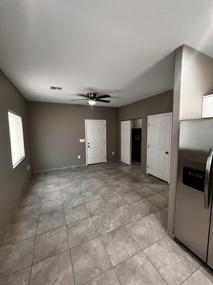 2531 S Park Ave #2 - Photo 4 of 23