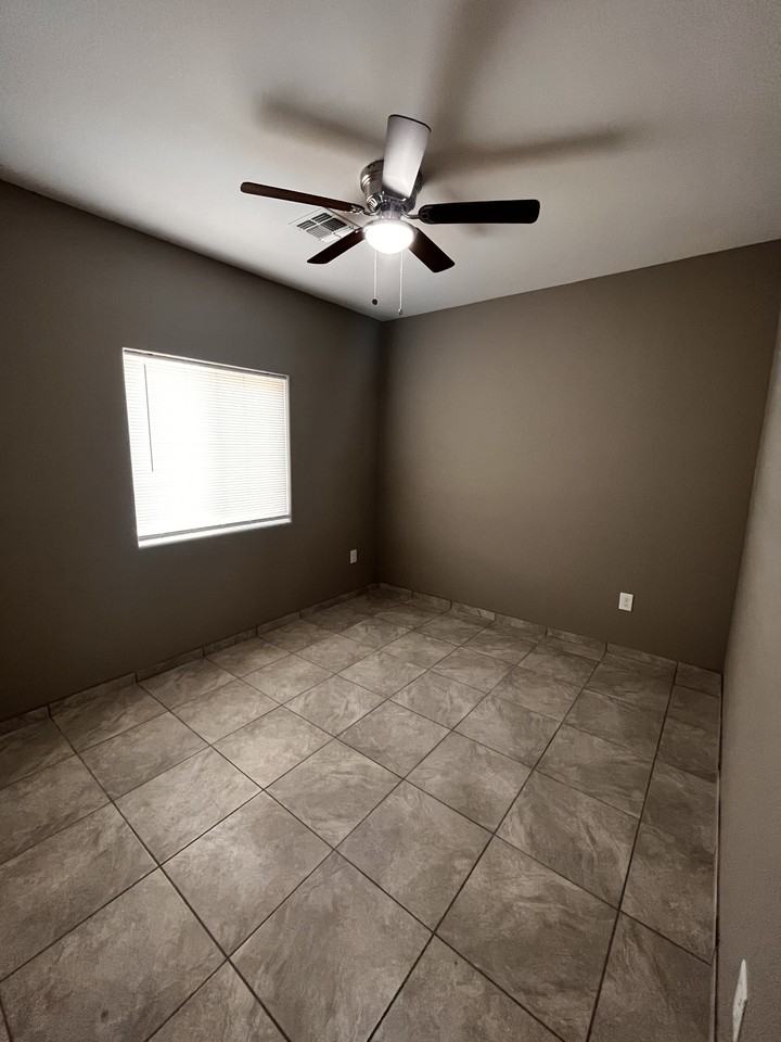 2531 S Park Ave #2 - Photo 5 of 23