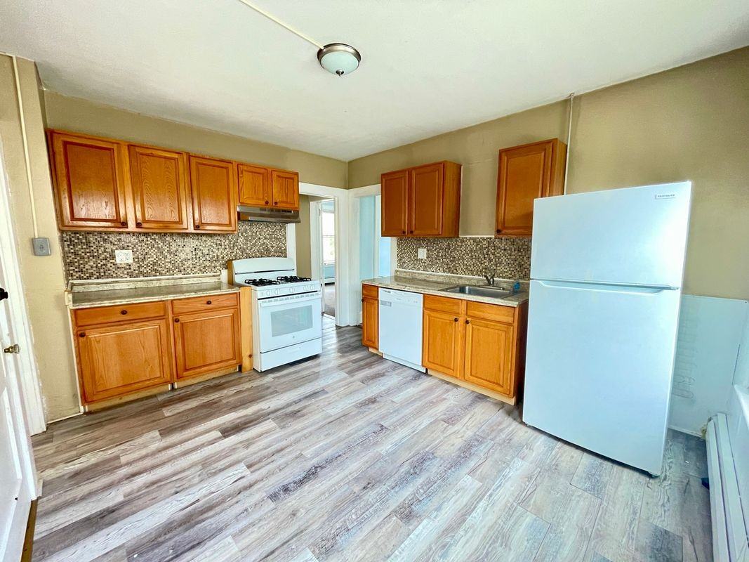 67 Brooklawn St - Photo 2 of 8