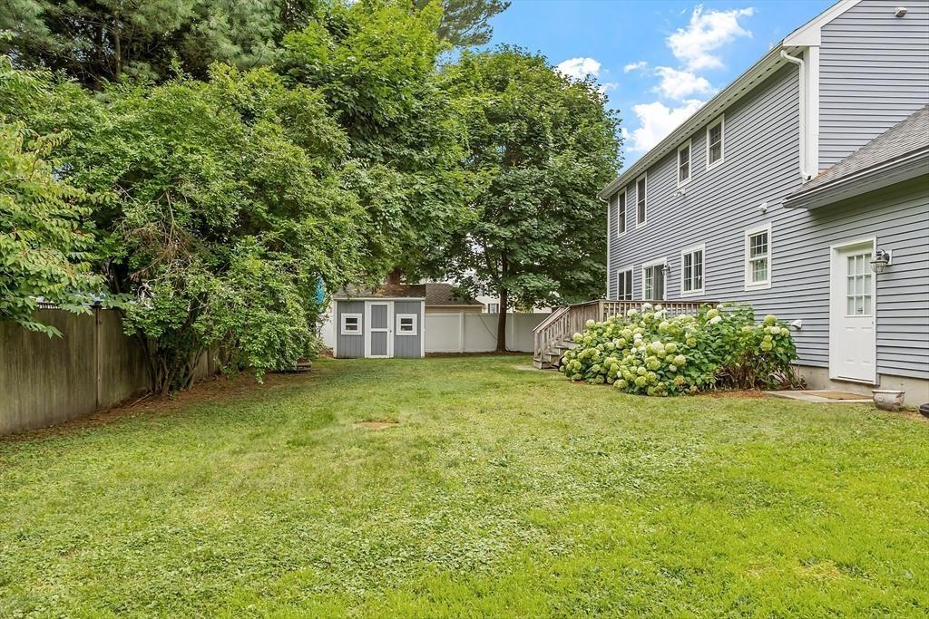 66 Hewitt Ave - Photo 2 of 40