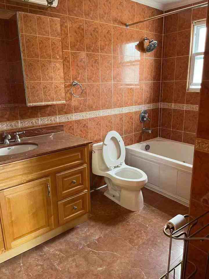 32nd Avenue #2f - Photo 5 of 9