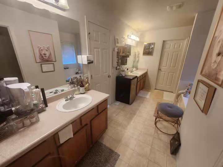 25013 Se 18th St - Photo 2 of 8