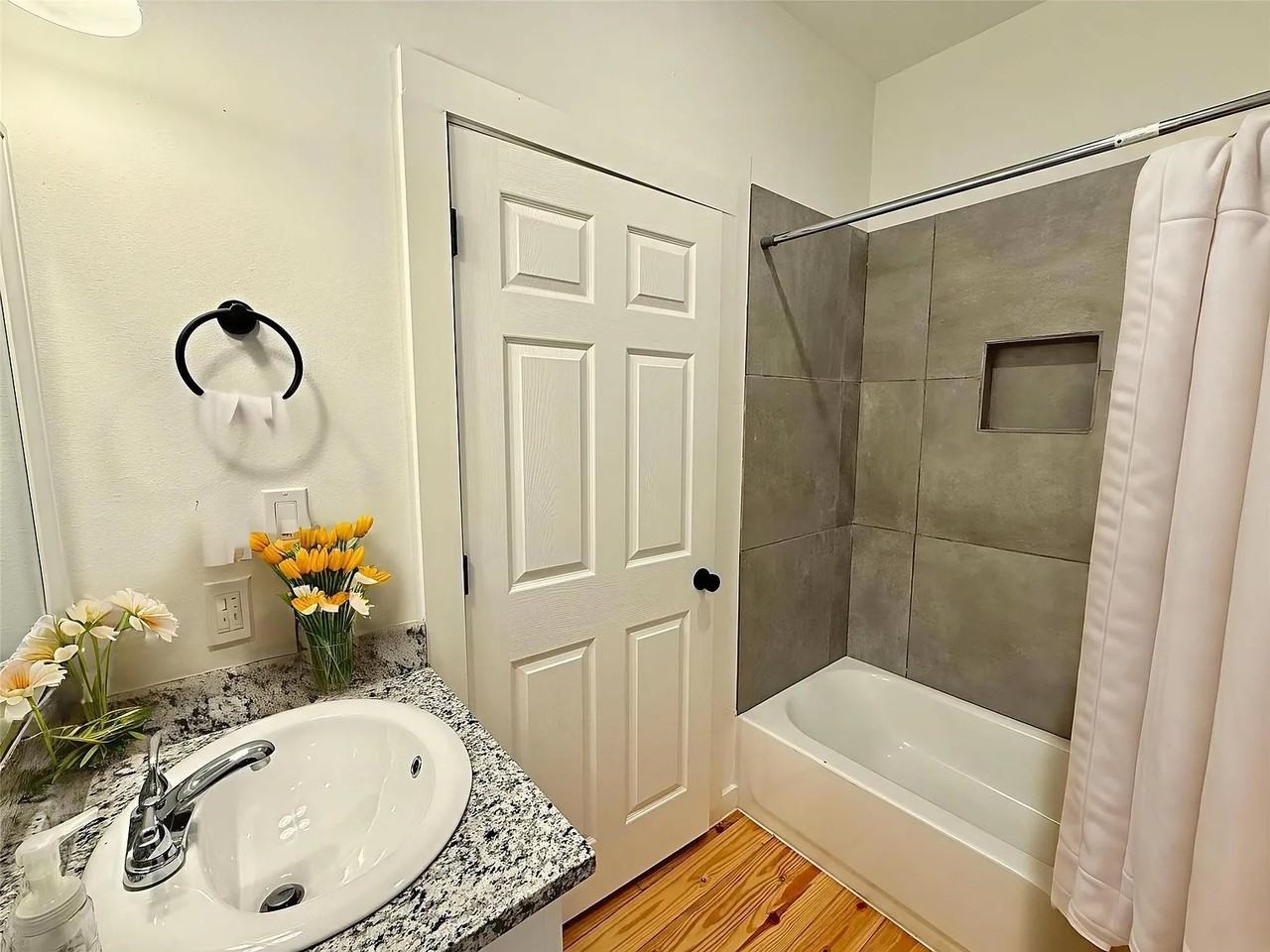 905 Sycamore St #NA - Photo 6 of 9