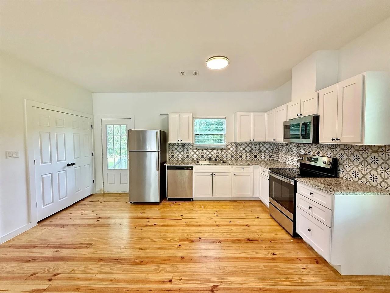 905 Sycamore St #NA - Photo 7 of 9