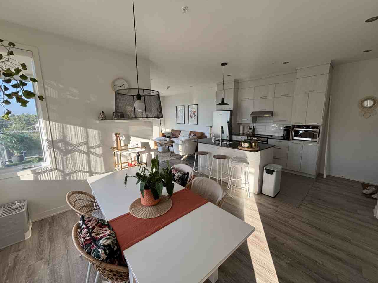 Av Victoria - Photo 2 of 10