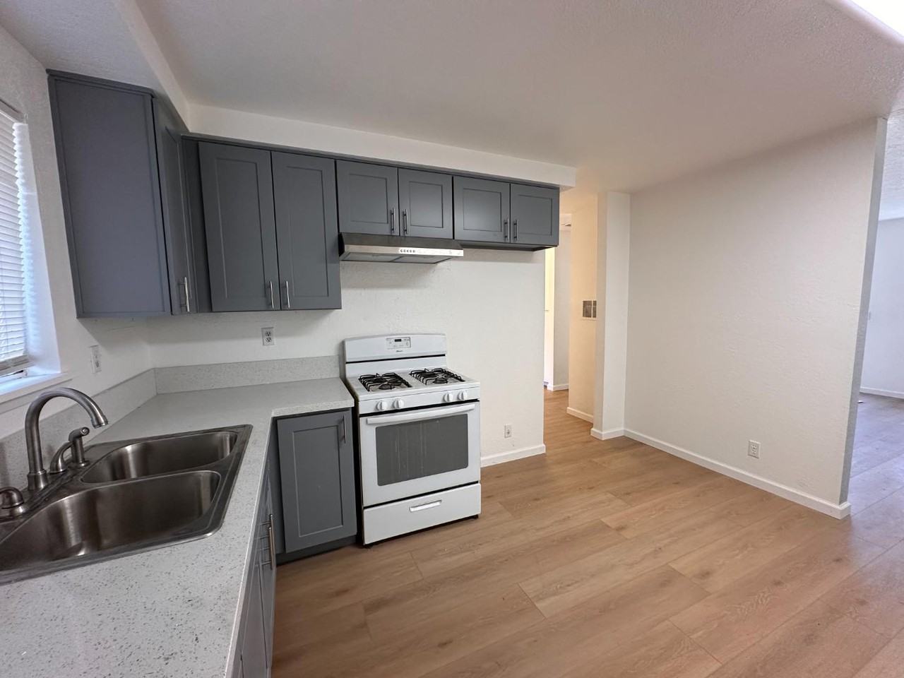 Orange 4 Unit Apartment-B - Photo 3 of 10