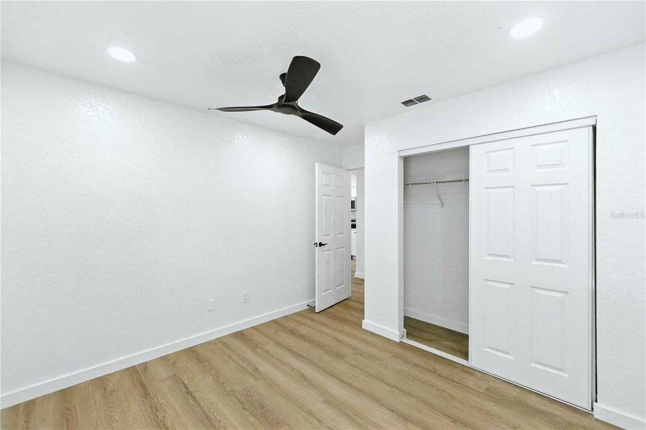 840 NE 3rd St - Photo 3 of 10