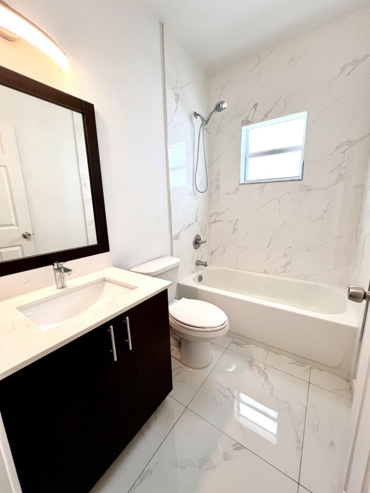 1987 NW 49th St - Photo 4 of 16