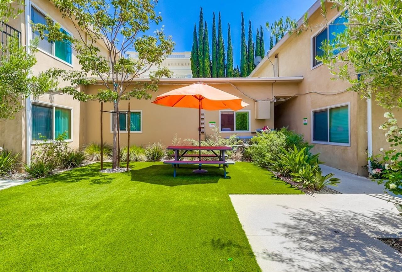 Apartments close to Downtown LA with Gym, BBQ Area, Laundry Facilities and More! - Photo 3 of 32