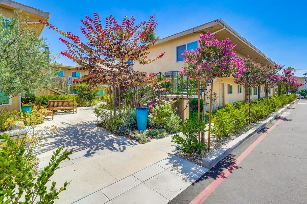 Apartments close to Downtown LA with Gym, BBQ Area, Laundry Facilities and More! - Photo 7 of 32