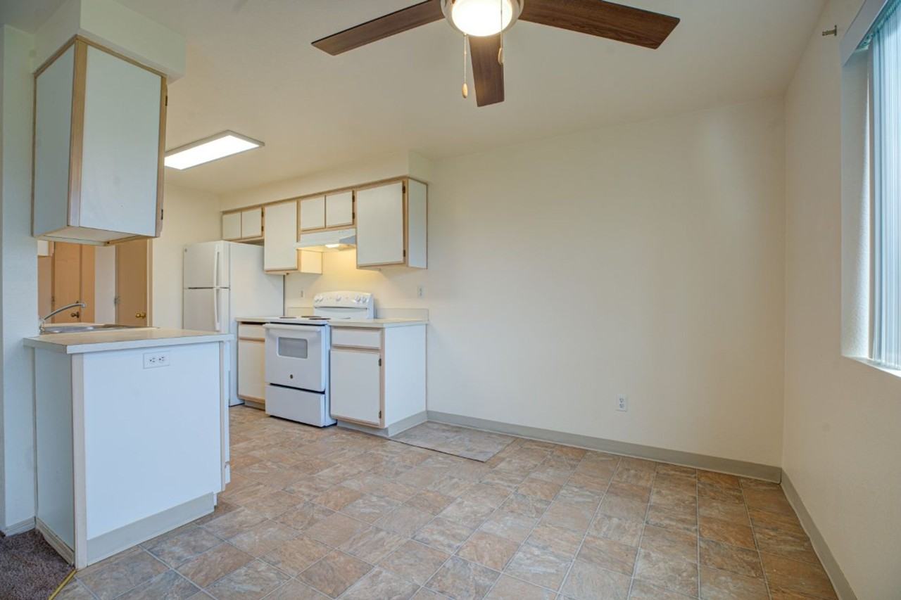 #294 FIELDSTONE APARTMENTS - Photo 4 of 48