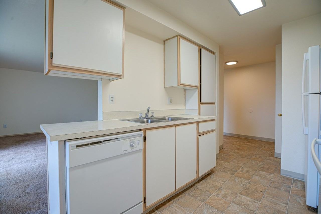 #294 FIELDSTONE APARTMENTS - Photo 7 of 48