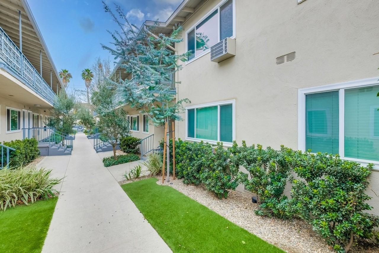 Modern Courtyard - Photo 4 of 7