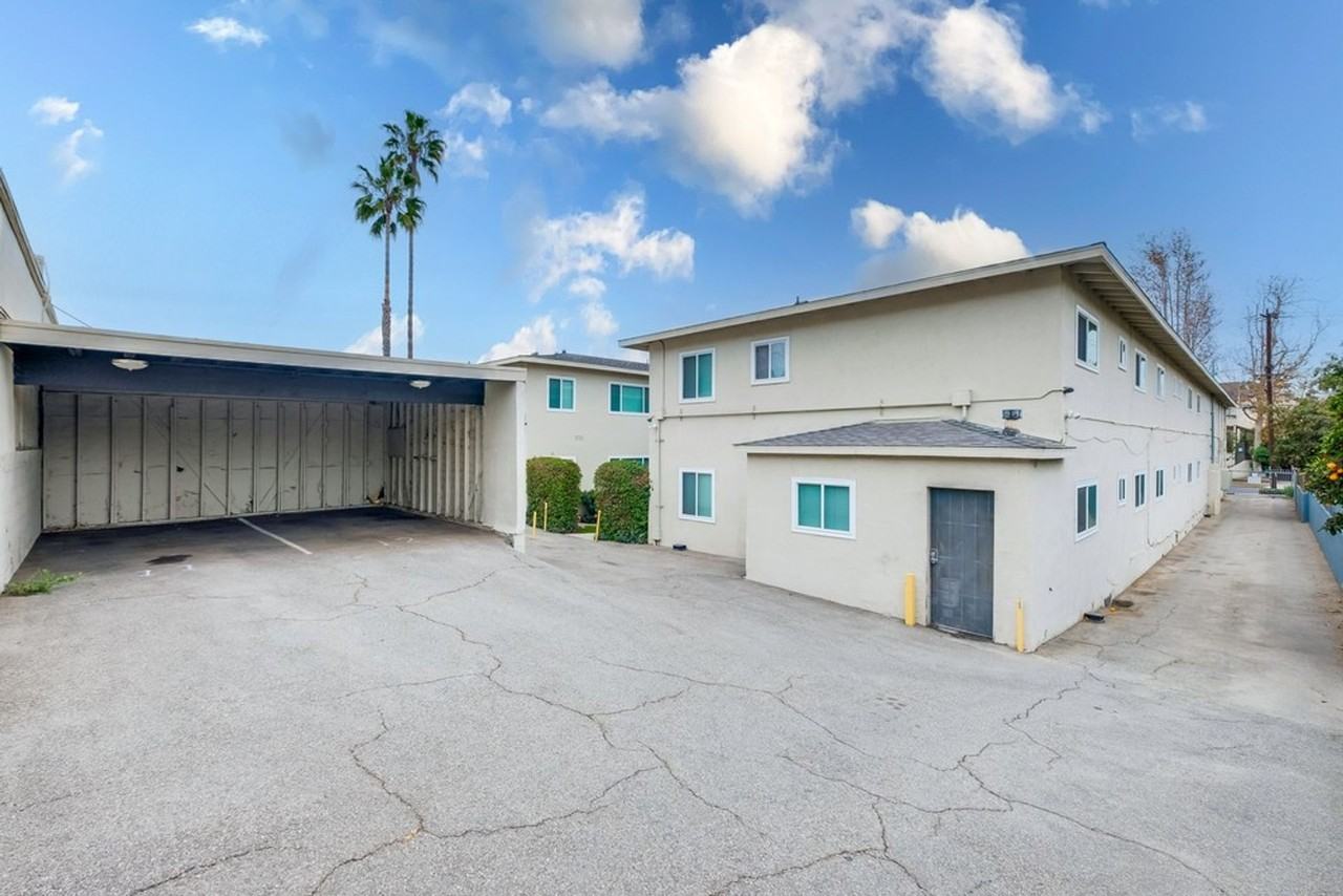 Modern Courtyard - Photo 6 of 7