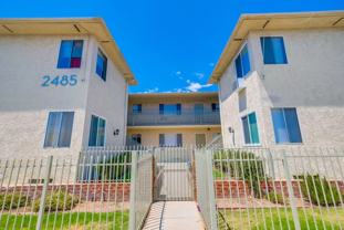 Classic Courtyard Building on Venice Blvd – Secure, Convenient, Pet - Photo 1 of 1