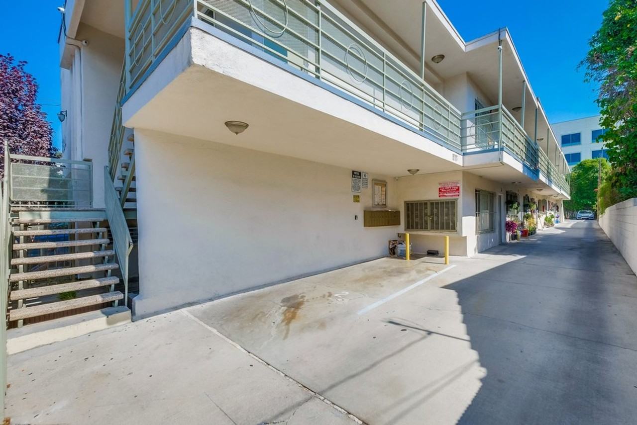 South L.A. Charm — Secure Apartments Near USC & Exposition Park - Photo 2 of 6