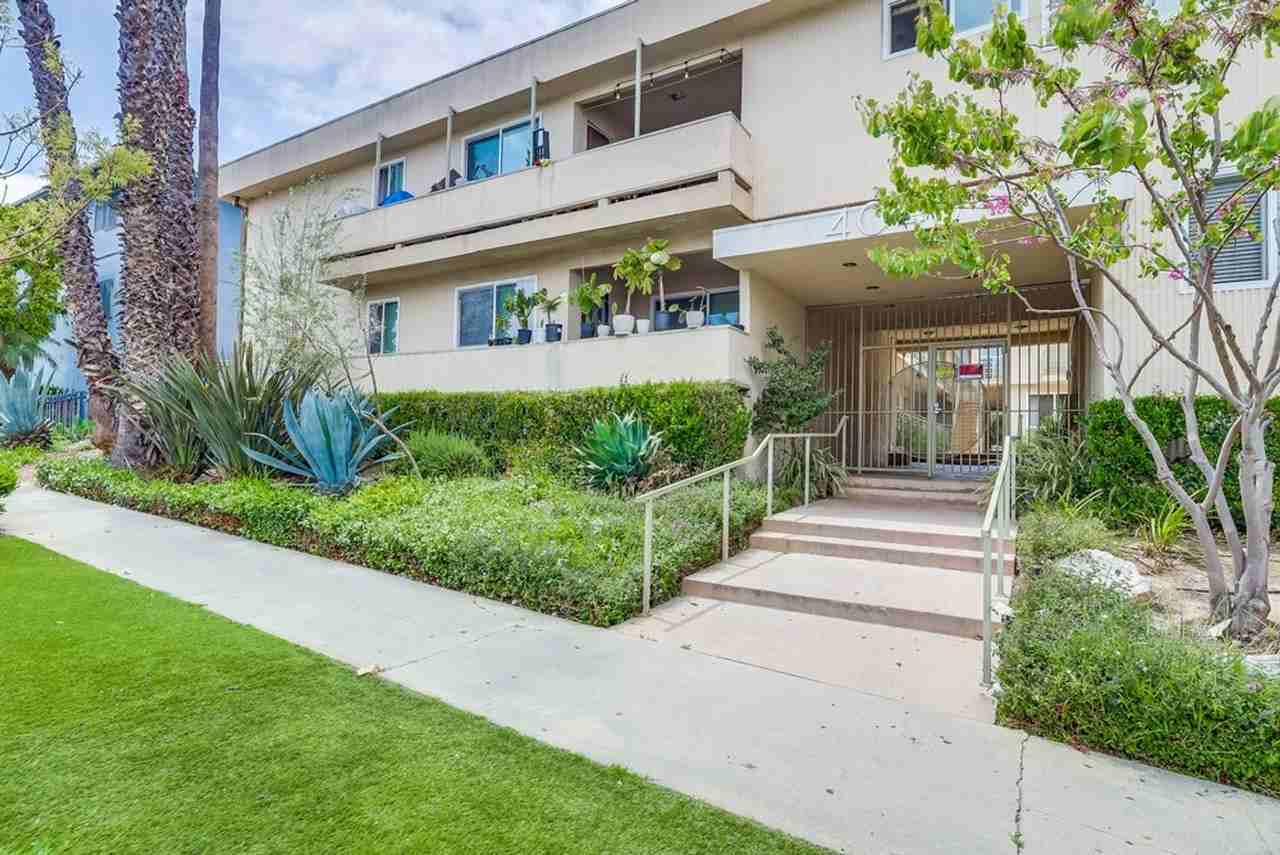 Baldwin Hills Apartment Living – Convenient, Connected, Comfortable! - Photo 2 of 7