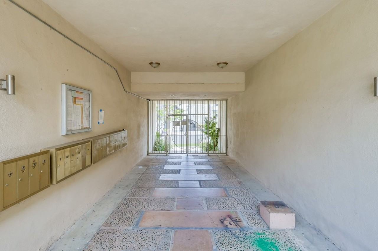 Baldwin Hills Apartment Living – Convenient, Connected, Comfortable! - Photo 3 of 7