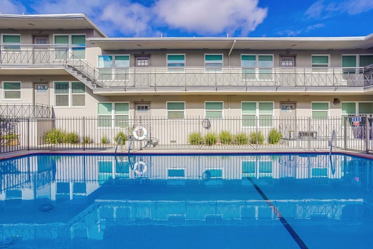 Urban Comfort Meets Connectivity in Downtown Inglewood - Photo 4 of 10