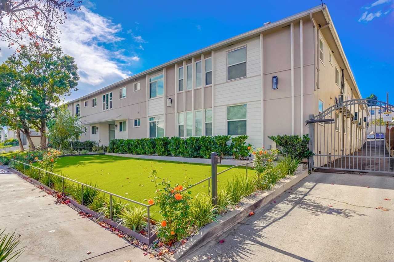 Urban Comfort Meets Connectivity in Downtown Inglewood - Photo 7 of 10