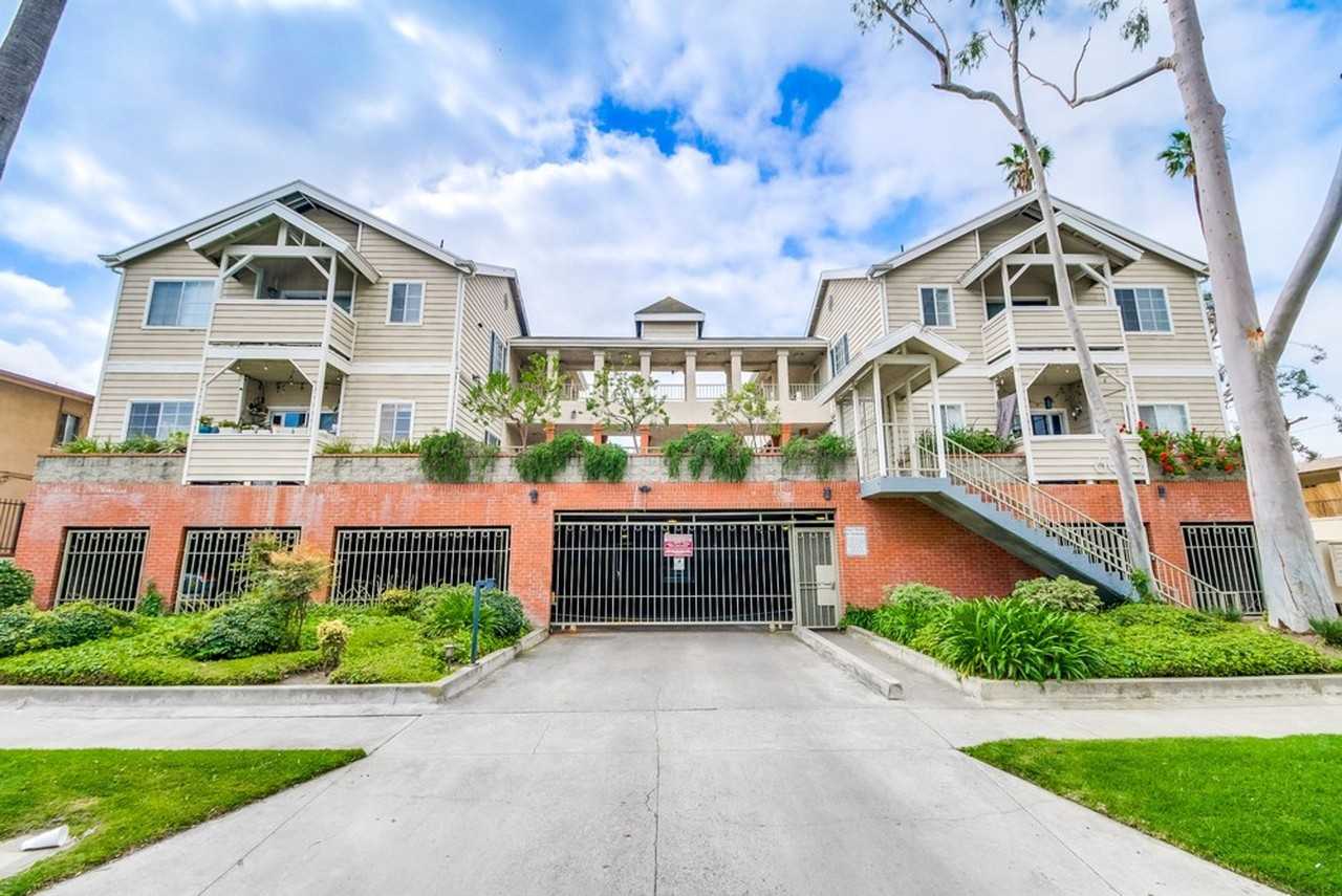 Central Inglewood Life – Gated Living Near SoFi & Transit - Photo 2 of 7