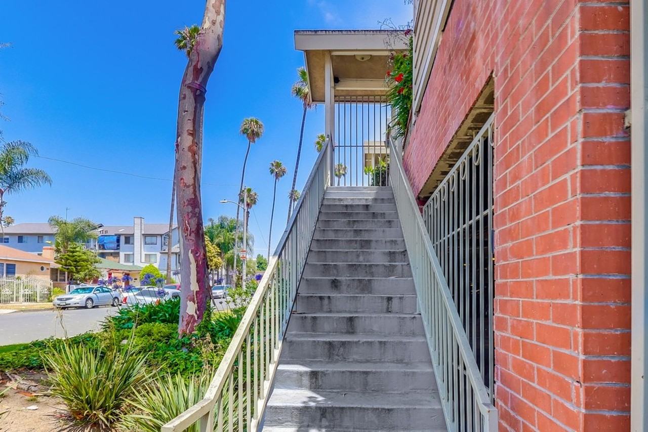 Central Inglewood Life – Gated Living Near SoFi & Transit - Photo 3 of 7