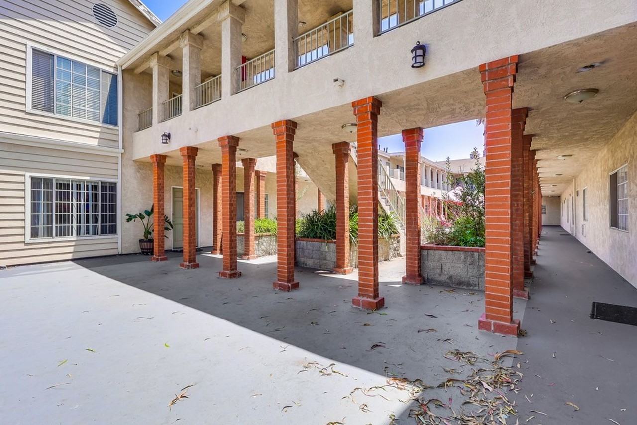 Central Inglewood Life – Gated Living Near SoFi & Transit - Photo 5 of 7