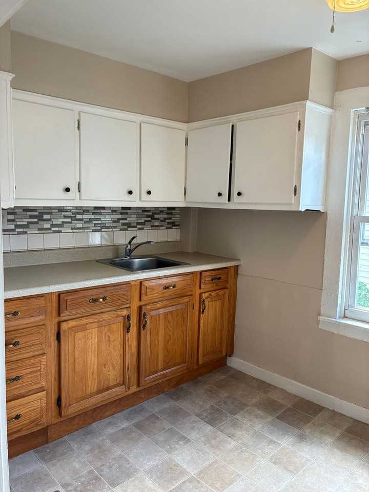 42 S Main St - Photo 5 of 11