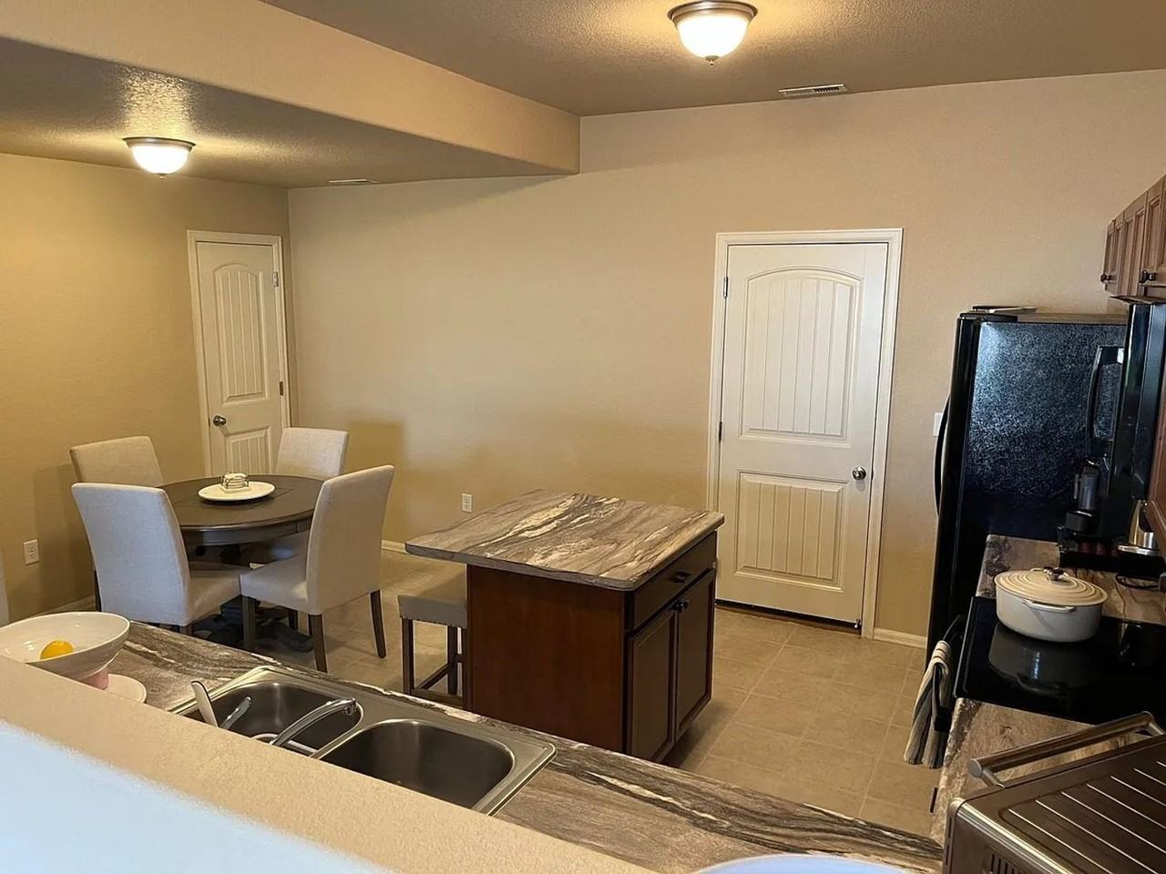 7555 Forest Meadows Ave - Photo 3 of 24