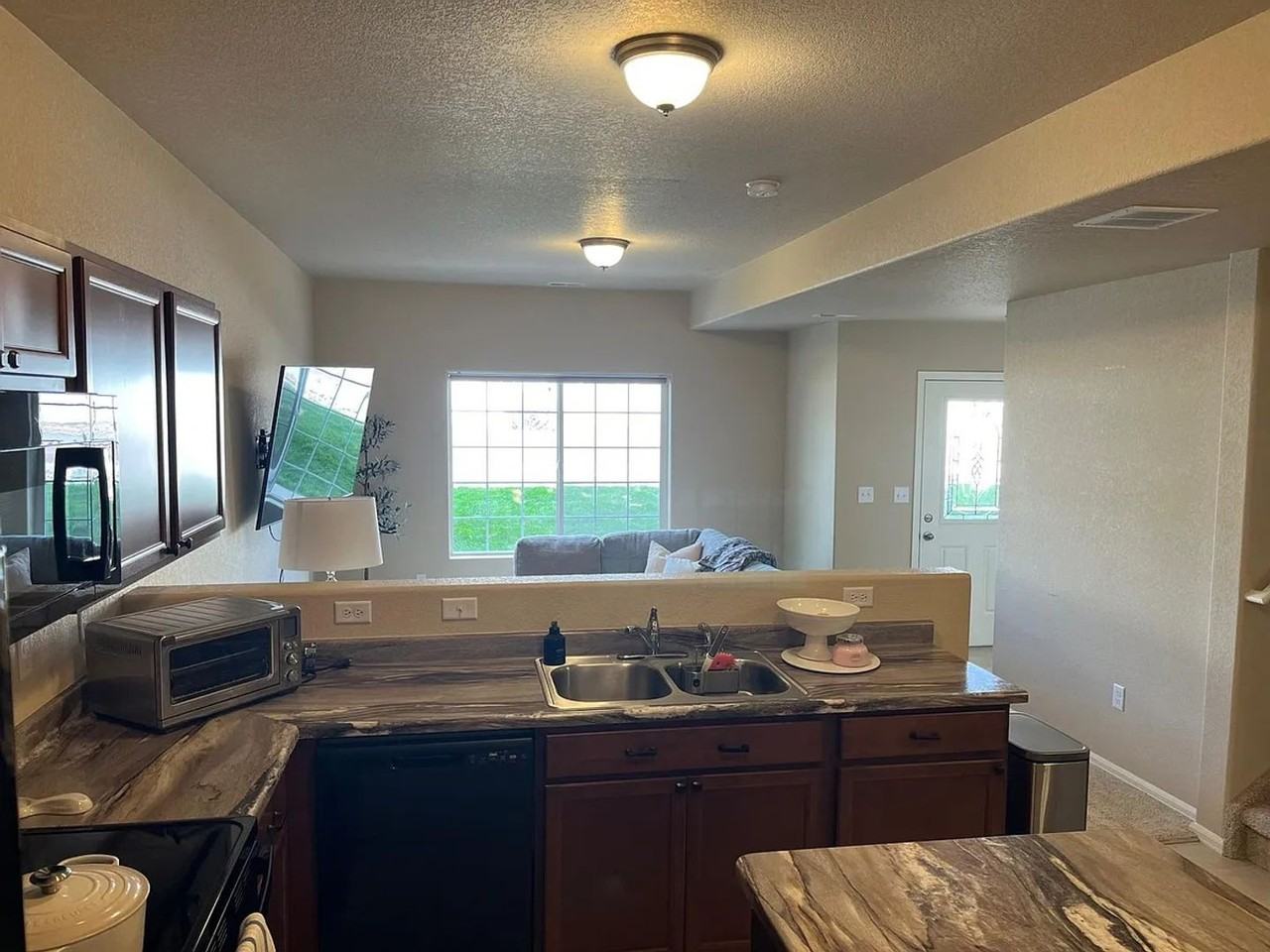 7555 Forest Meadows Ave - Photo 6 of 24