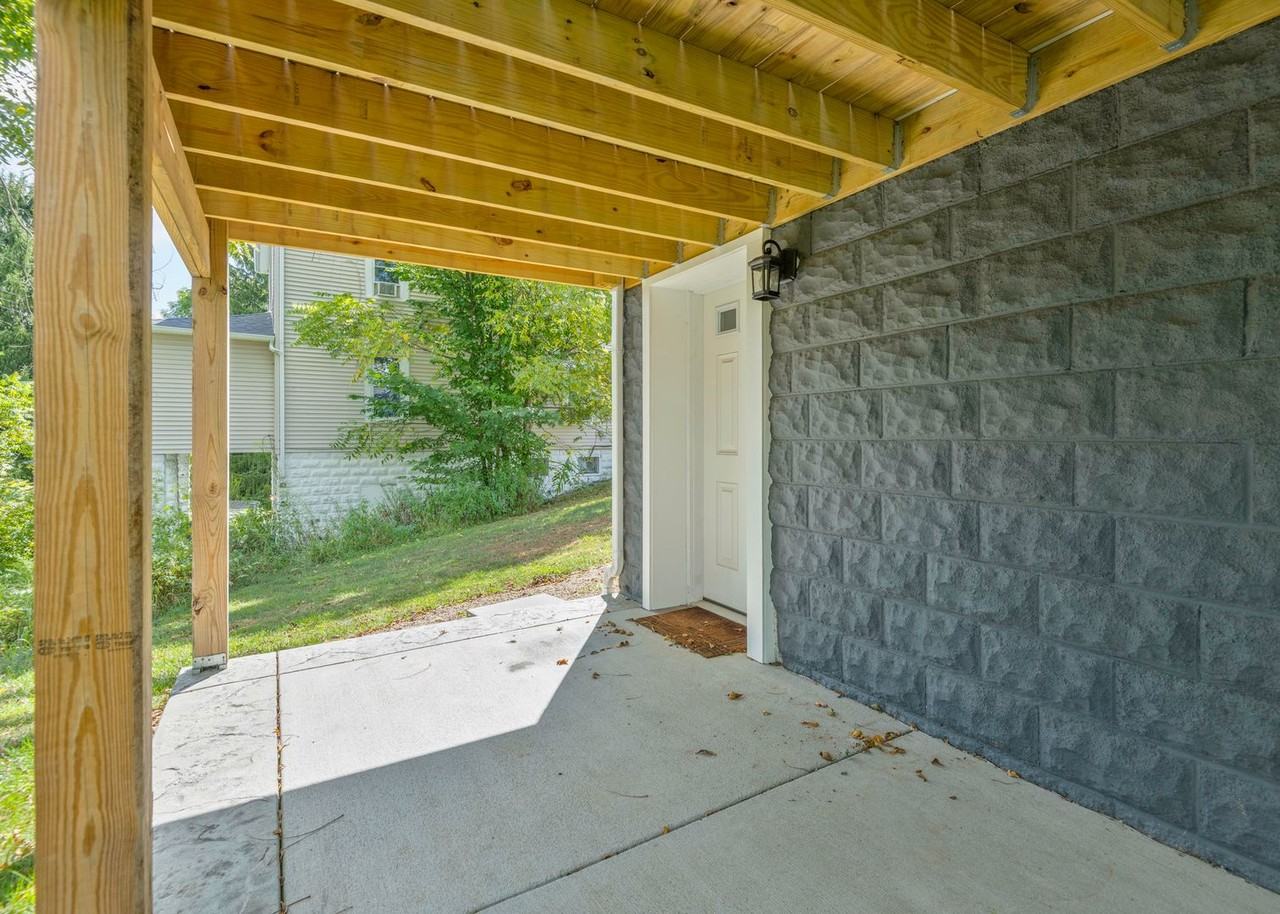 324 Summit Ave - Photo 3 of 26