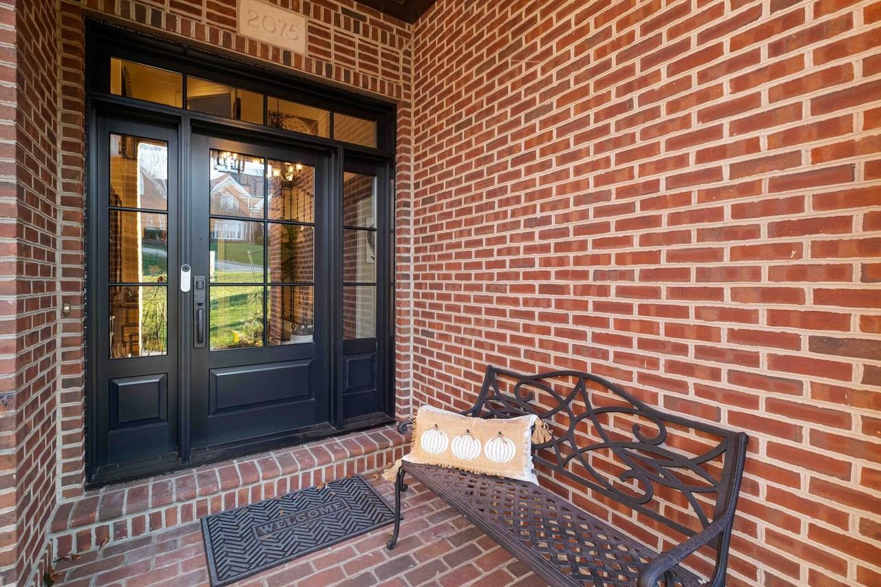 2075 Saint Andrews Dr - Photo 3 of 50