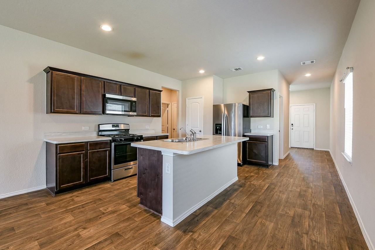 16744 Lonely Pines Dr - Photo 6 of 32