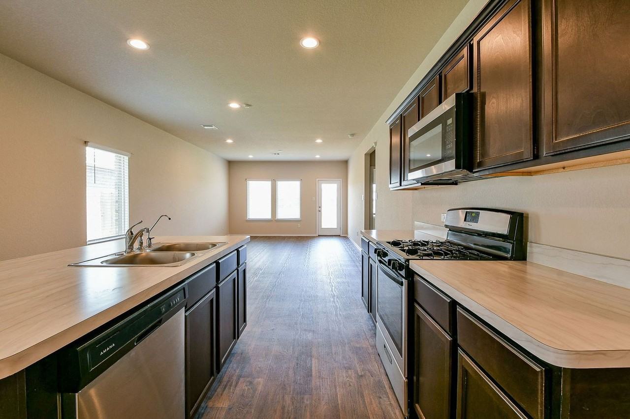 16744 Lonely Pines Dr - Photo 7 of 32